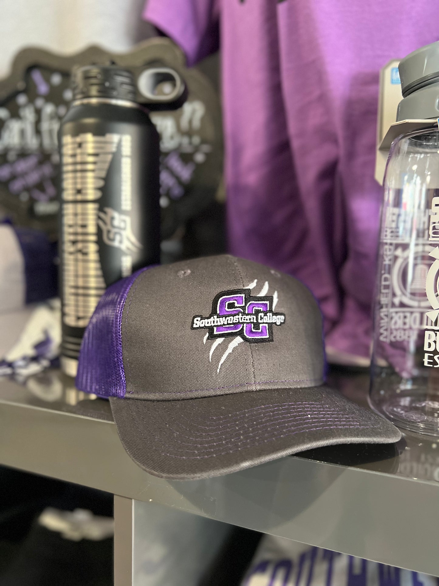SC scratch charcoal/purple mesh cap